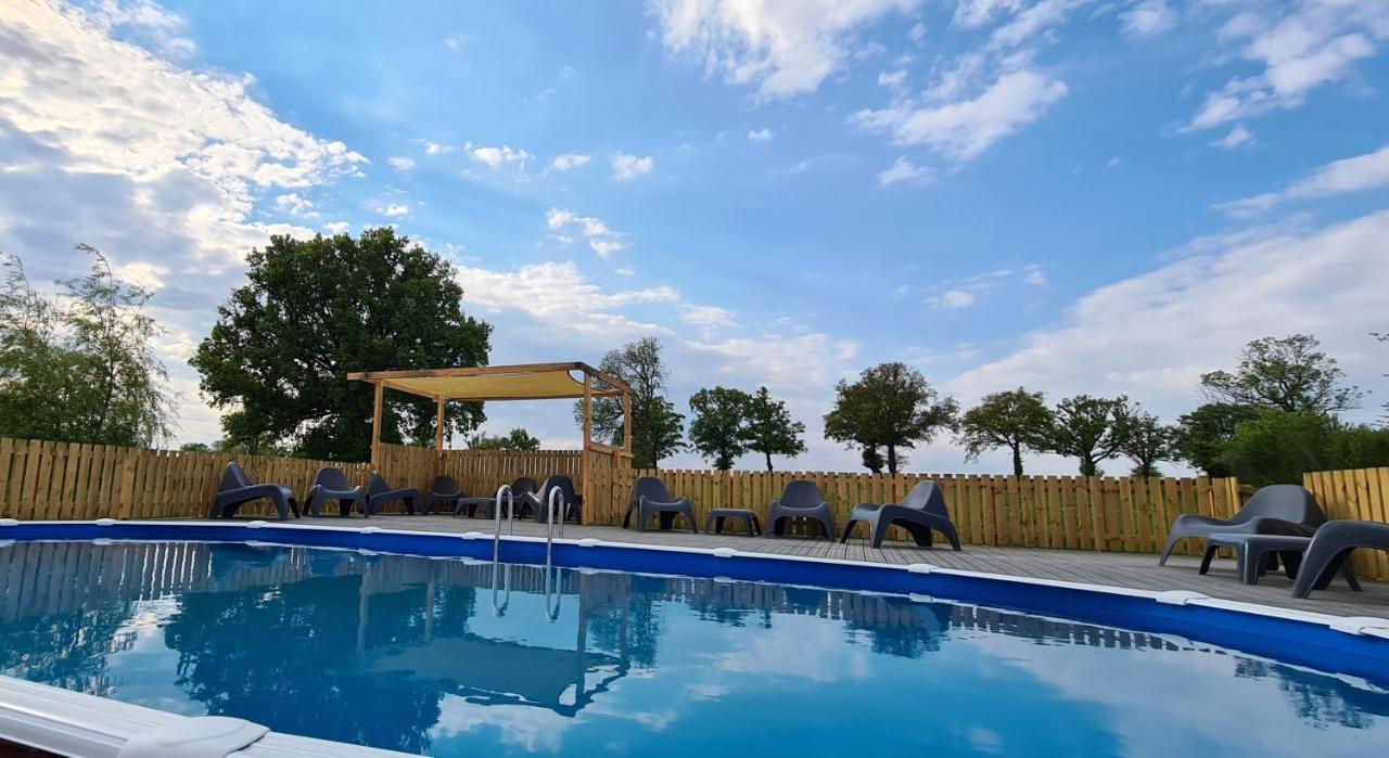 Le Petit Moulin Bed & Breakfast Saint-Hilaire  ภายนอก รูปภาพ