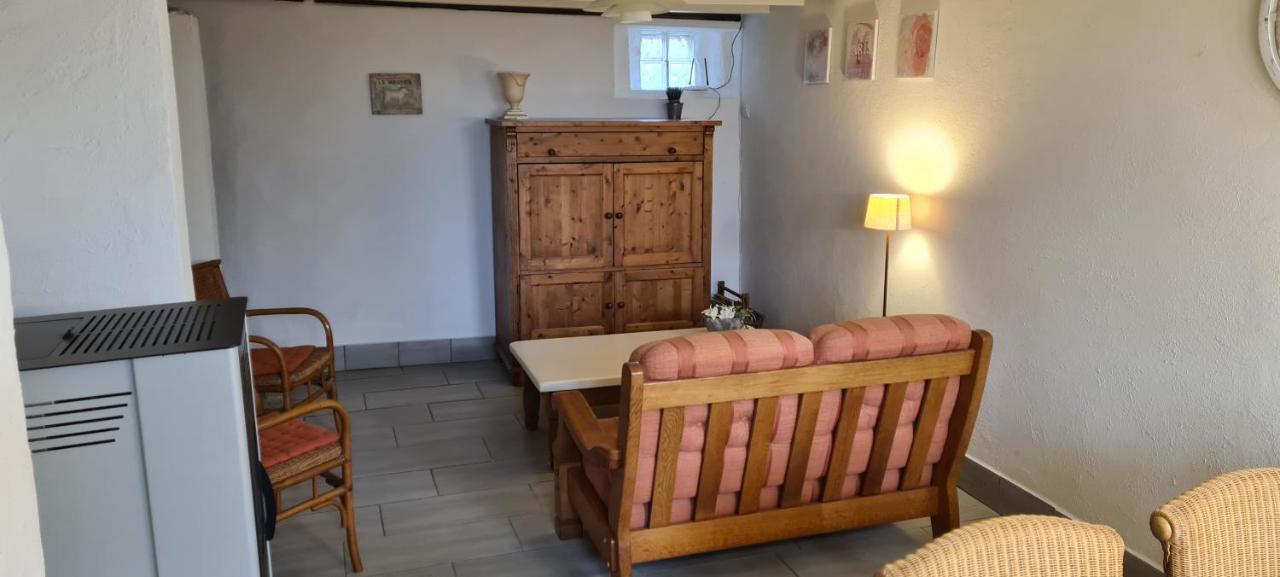 Le Petit Moulin Bed & Breakfast Saint-Hilaire  ภายนอก รูปภาพ