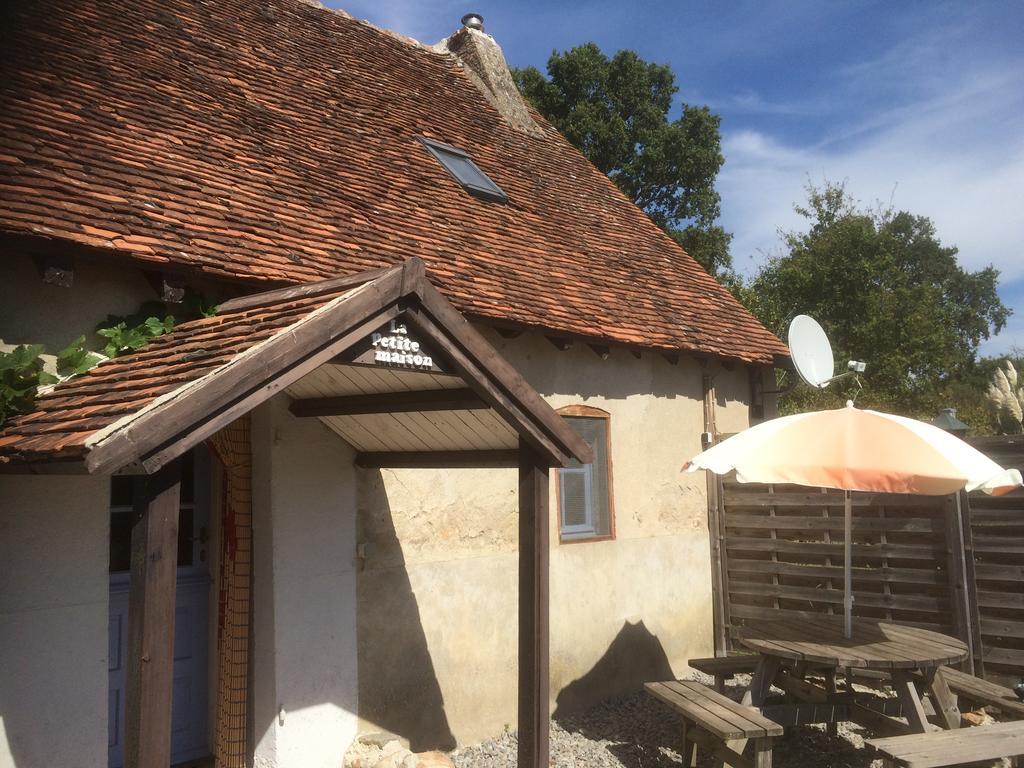 Le Petit Moulin Bed & Breakfast Saint-Hilaire  ภายนอก รูปภาพ